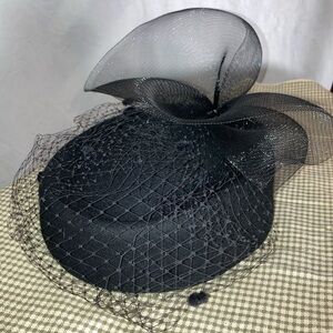 Vintage veiled black felt hat - fascinated/cocktail type.